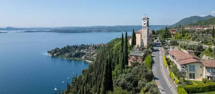 La villa è ora in vendita su casa.it