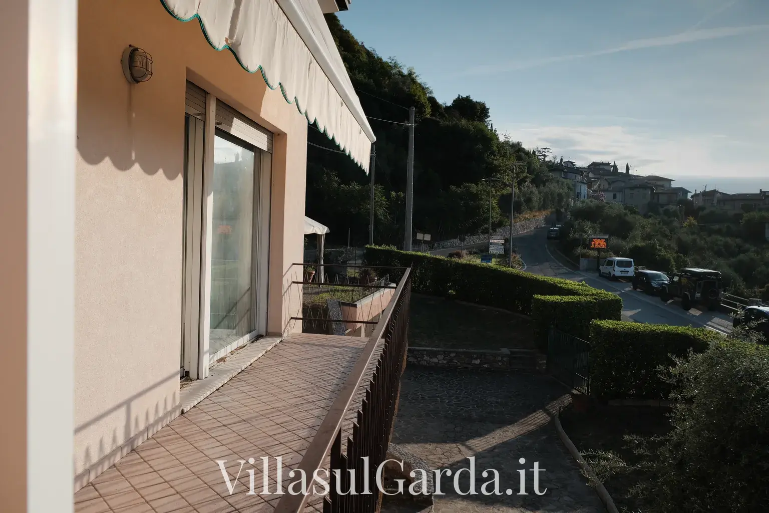 villasulgarda_bilocale_p1_2.webp