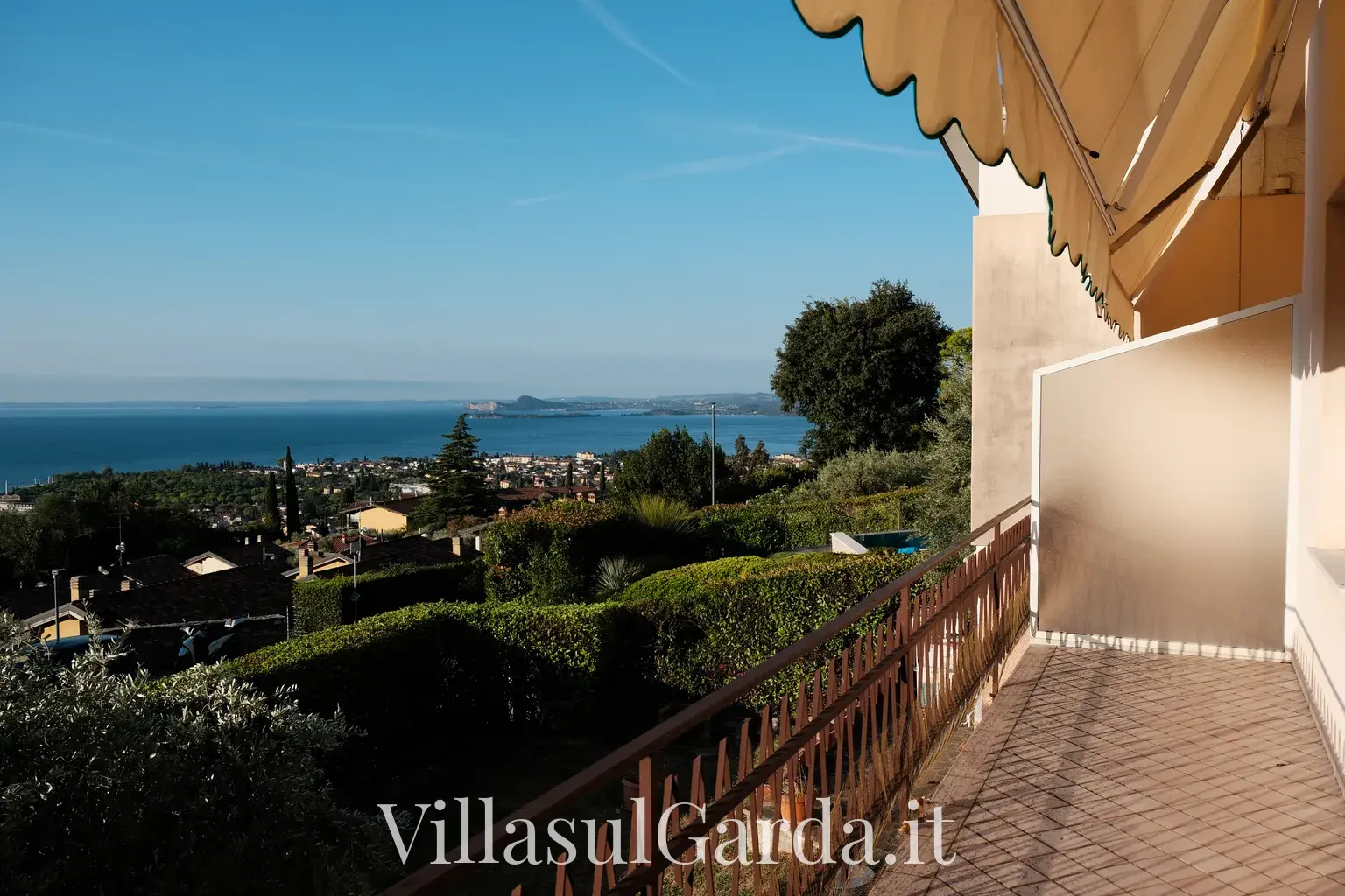 villasulgarda_bilocale_p1_3.webp