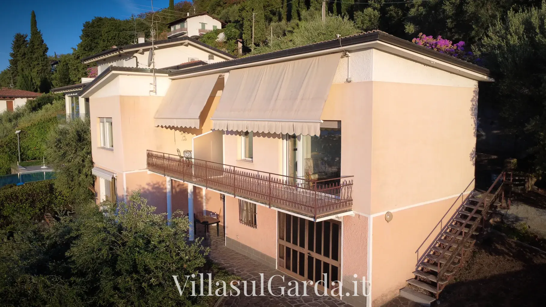 villasulgarda_overview_2.webp