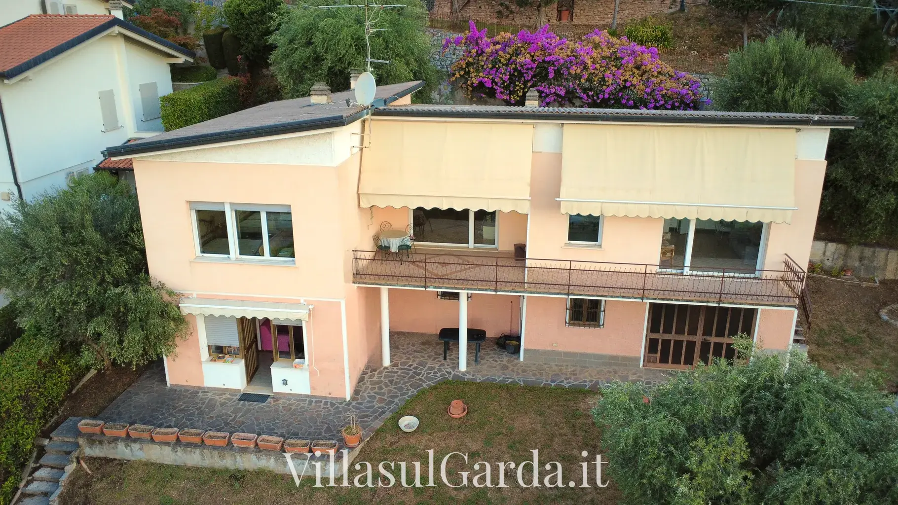 villasulgarda_overview_4.webp