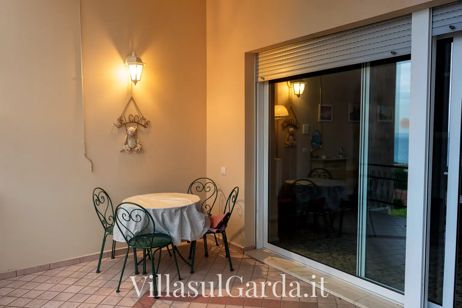 villasulgarda_trilocale_p1_terrazza.webp